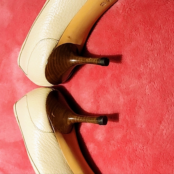 Gucci size 9 Cream Leather Heels - Picture 6 of 6